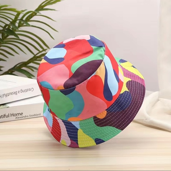 Reversible fun bucket hat. New. - Picture 4 of 4